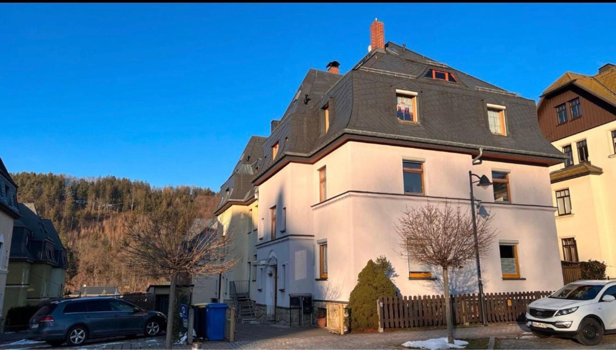 Stilvolles City-Apartment I Netflix I Wlan L Stellplatz I Zentral Schwarzenberg  Esterno foto