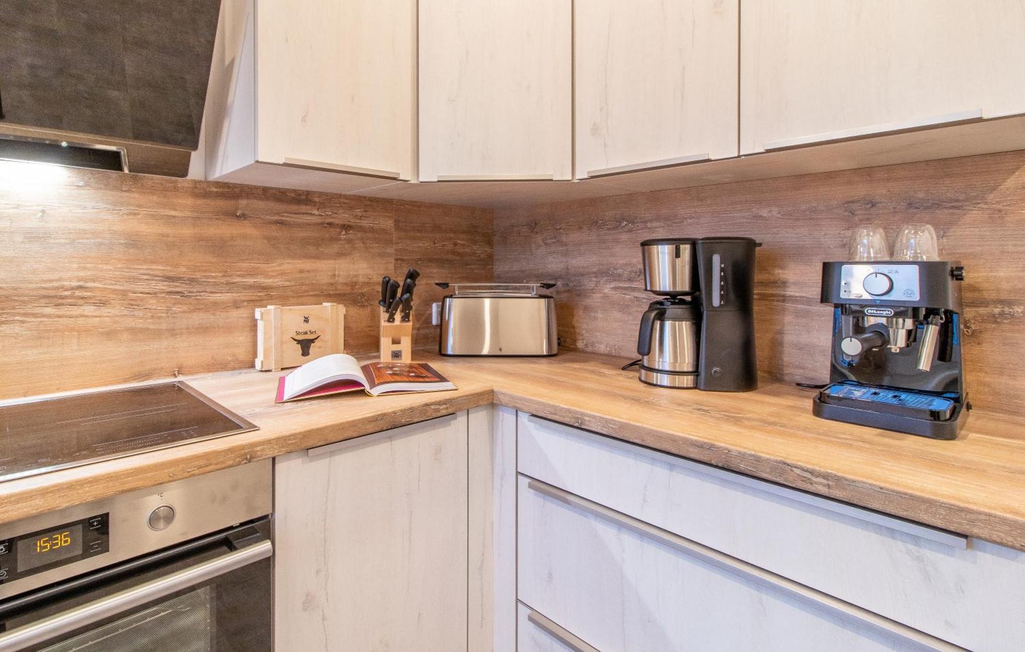 Stilvolles City-Apartment I Netflix I Wlan L Stellplatz I Zentral Schwarzenberg  Esterno foto