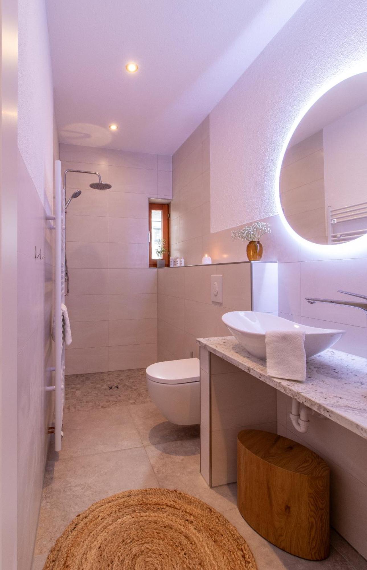 Stilvolles City-Apartment I Netflix I Wlan L Stellplatz I Zentral Schwarzenberg  Esterno foto