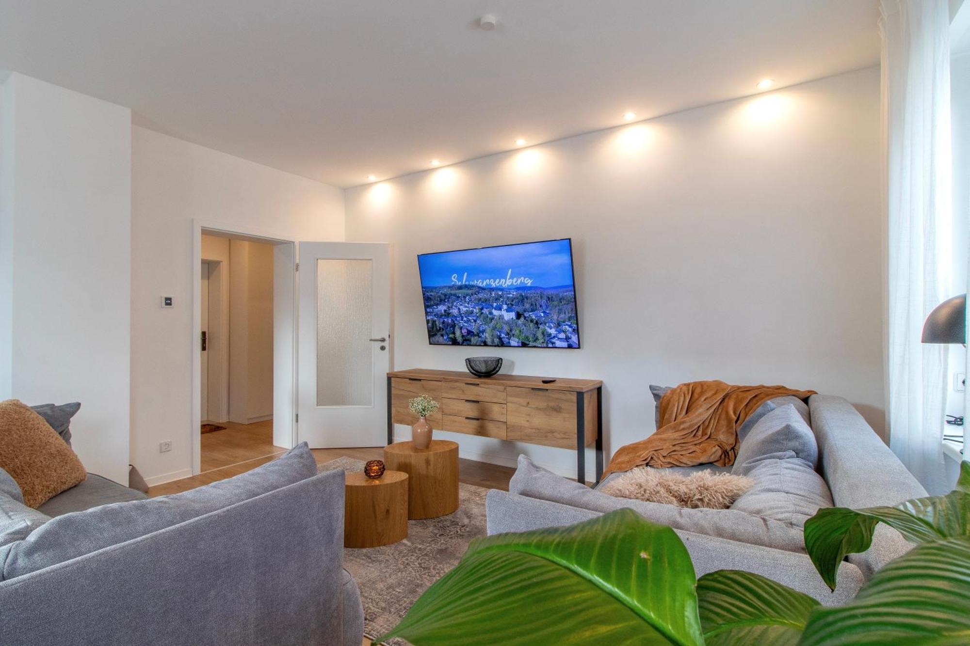 Stilvolles City-Apartment I Netflix I Wlan L Stellplatz I Zentral Schwarzenberg  Esterno foto